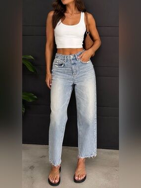 GARAGE Blue Denim Mom Jeans Distressed Relax Fit Sz 3, Inseam 25” EUC
